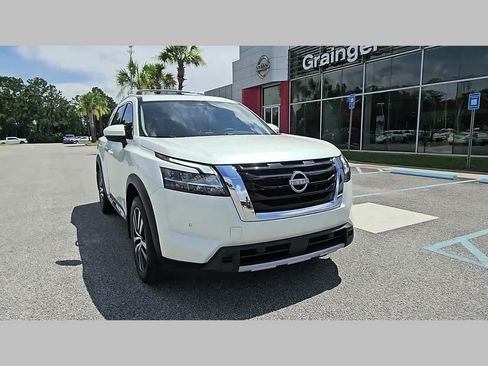 Used 2024 Nissan Pathfinder Platinum FWD image 19