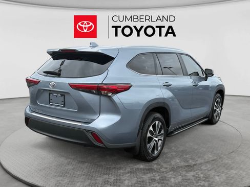 Used 2023 Toyota Highlander XLE FWD image 5