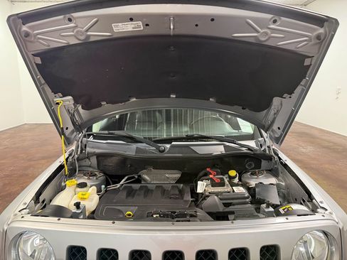 Used 2017 Jeep Patriot High Altitude AWD/4WD image 19