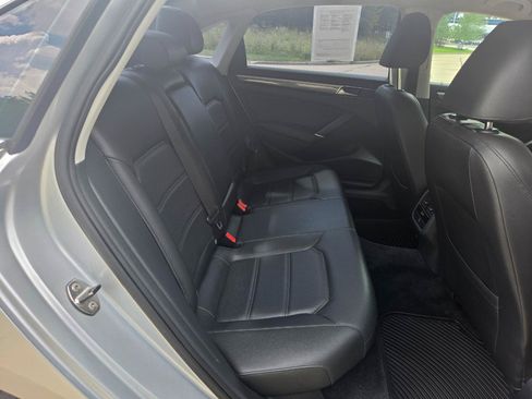 Used 2017 Volkswagen Passat 1.8T SE FWD image 22
