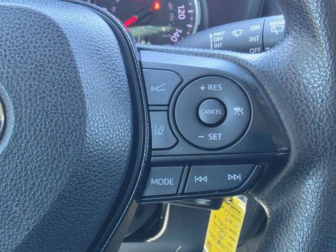 Used 2020 Toyota RAV4 LE FWD image 21