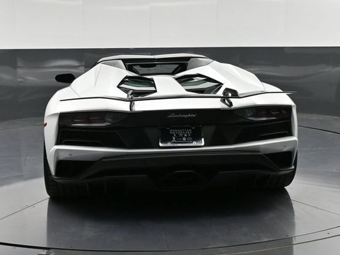 Used 2019 Lamborghini Aventador S image 7