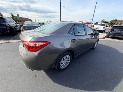 Used 2018 Toyota Corolla LE FWD image 4