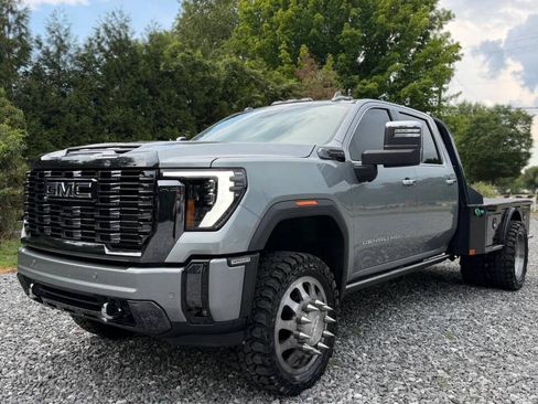 Used 2024 GMC Sierra 3500 Denali Ultimate AWD/4WD image 3