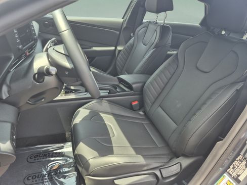 New 2026 Hyundai Elantra SEL Sport FWD image 18