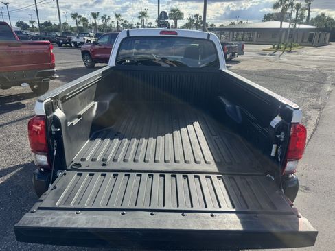 Used 2022 Toyota Tacoma SR RWD image 11
