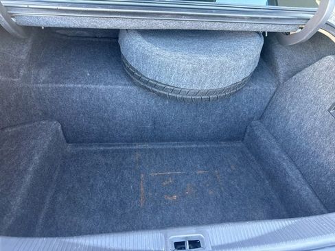 Used 2004 Lincoln Town Car Signature image 15