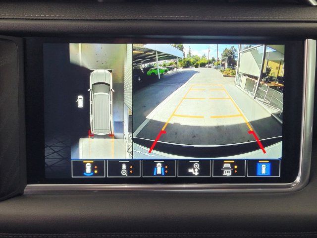 Used 2022 GMC Yukon Denali w/ Denali Premium Package AWD/4WD image 11