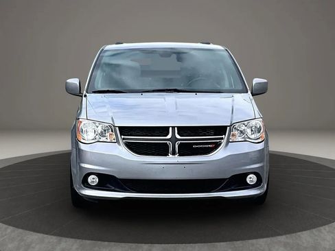 Used 2020 Dodge Grand Caravan SXT FWD image 3