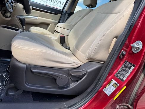 Used 2010 Hyundai Santa Fe GLS FWD image 5