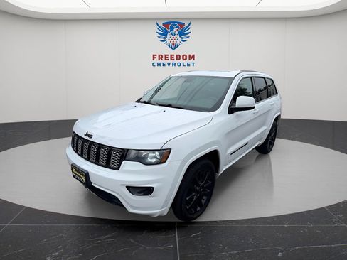 Used 2018 Jeep Grand Cherokee Altitude AWD/4WD image 1