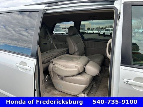 Used 2007 Toyota Sienna XLE image 19