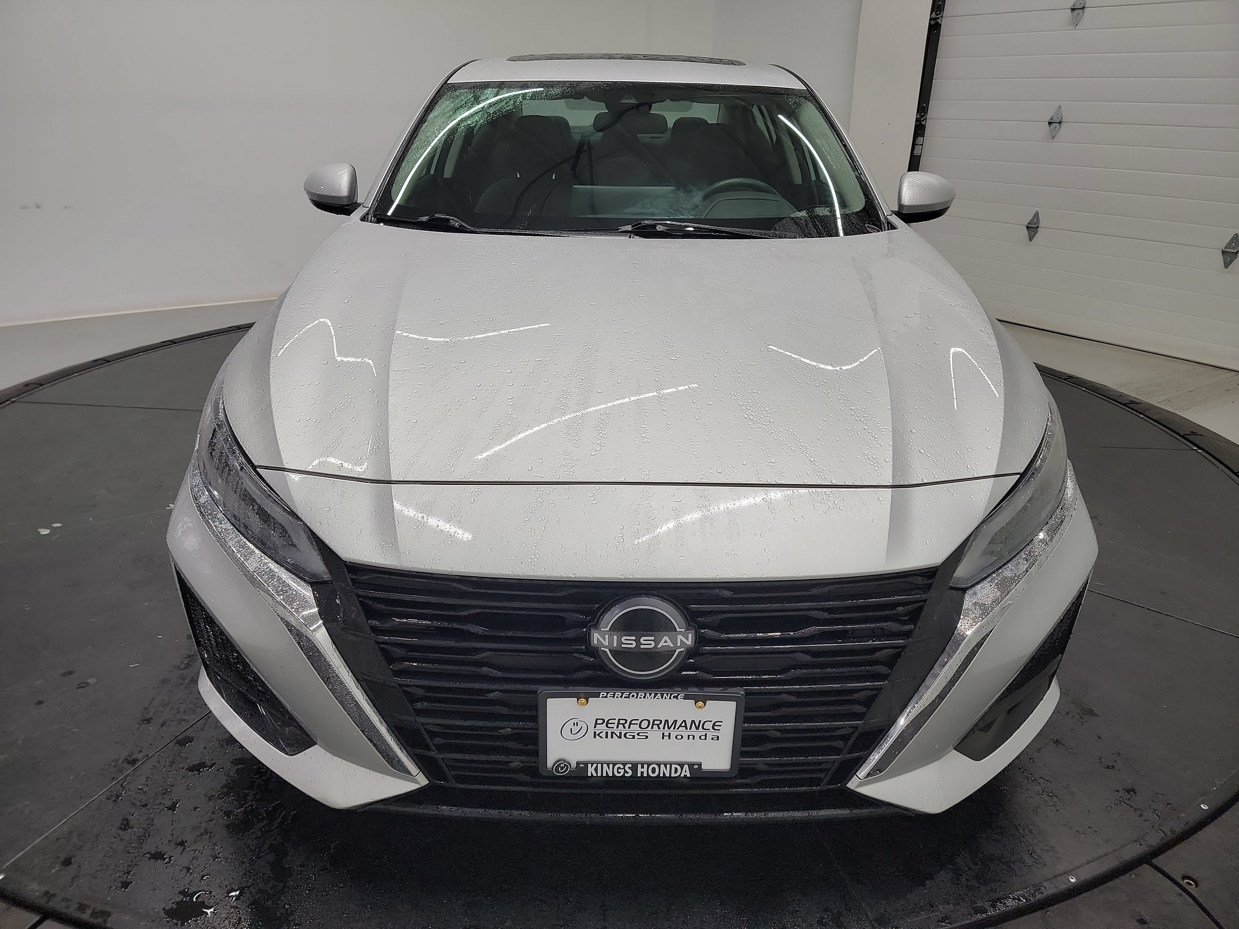 Used 2023 Nissan Altima 2.5 SV w/ SV Premium Package FWD image 2