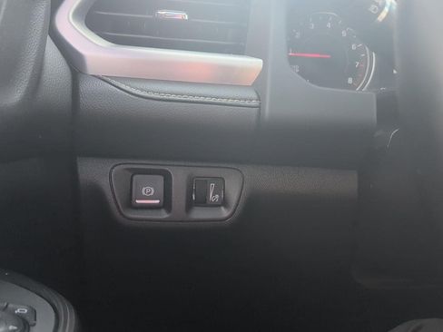Used 2023 GMC Acadia SLT AWD/4WD image 17
