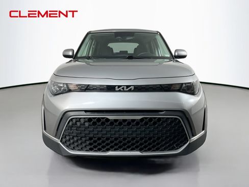 Used 2023 Kia Soul LX w/ LX Technology Package FWD image 2
