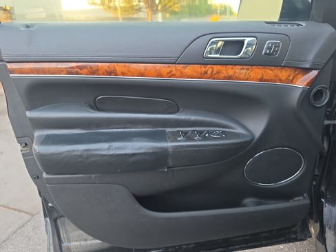 Used 2019 Lincoln MKT AWD image 9