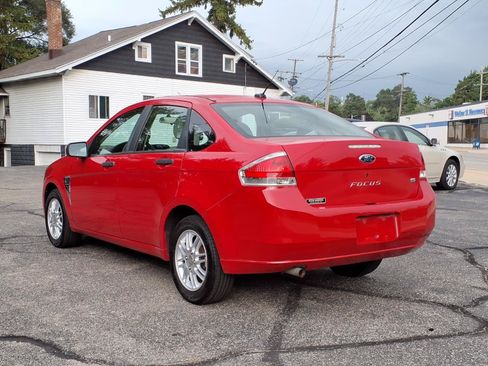 Used 2008 Ford Focus SE FWD image 2
