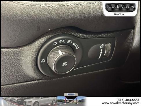 Used 2022 Dodge Durango SXT w/ Anodized Platinum Package AWD/4WD image 17