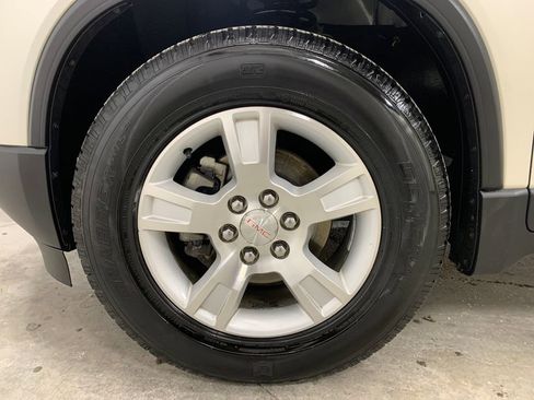 Used 2009 GMC Acadia SLT w/ Visibility Package image 2