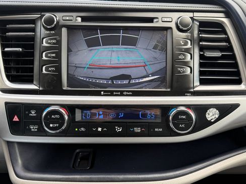 Used 2019 Toyota Highlander Plus w/ Protection Package #3 AWD/4WD image 29
