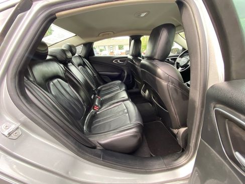Used 2017 Chrysler 200 Limited Platinum image 31