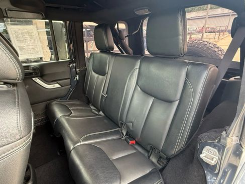 Used 2017 Jeep Wrangler Unlimited Rubicon image 34