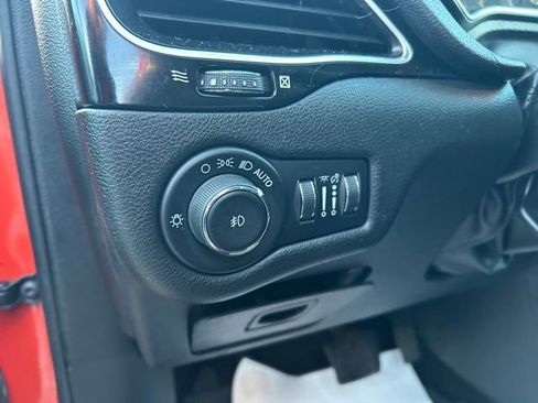 Used 2021 Jeep Cherokee Altitude image 34