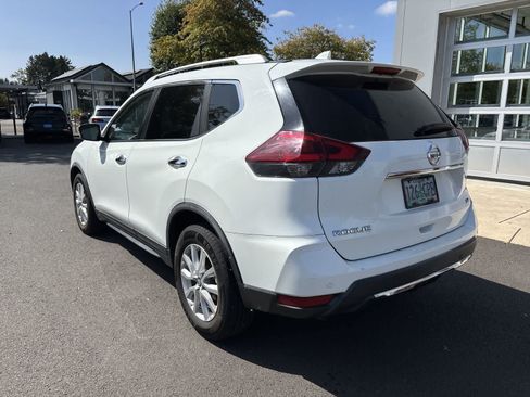 Used 2019 Nissan Rogue SV FWD image 3