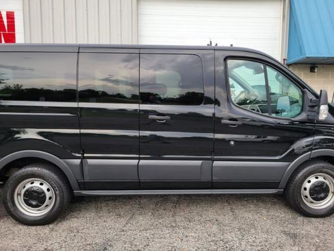 Used 2018 Ford Transit 150 XL RWD image 29