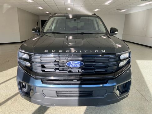 Used 2025 Ford Expedition Active image 2