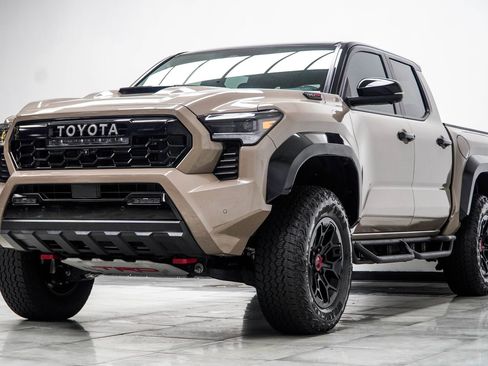 Used 2025 Toyota Tacoma TRD Pro AWD/4WD image 8