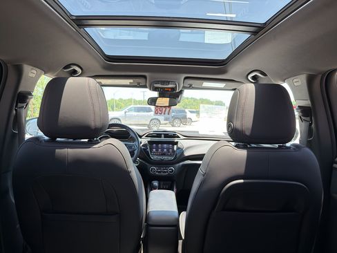 Used 2021 Chevrolet TrailBlazer RS w/ Sun and Liftgate Package FWD image 9