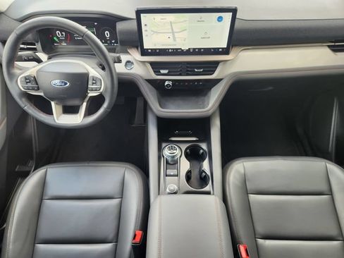 Used 2025 Ford Explorer Active w/ Active Comfort Package RWD image 26