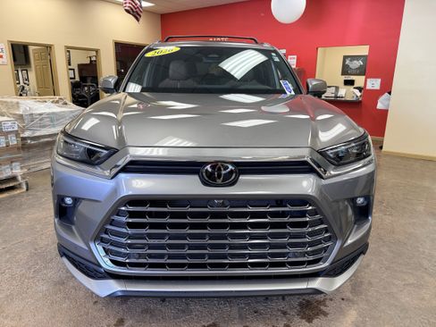 Used 2026 Toyota Grand Highlander AWD Hybrid image 2