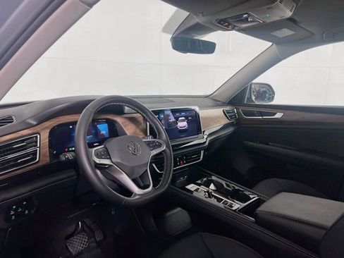 Used 2025 Volkswagen Atlas SE AWD/4WD image 11