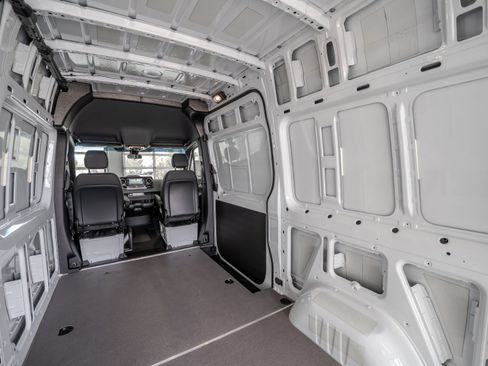 Used 2025 Mercedes-Benz Sprinter 2500 image 29