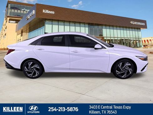 Used 2025 Hyundai Elantra SEL image 10