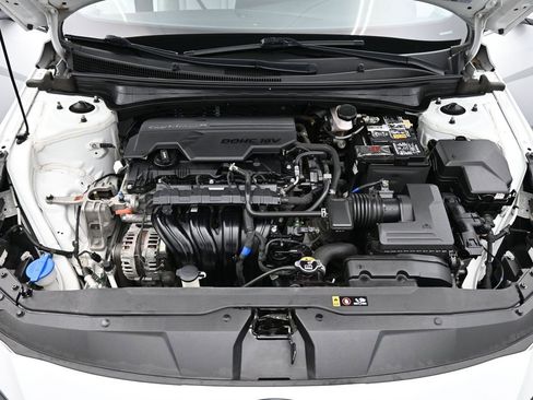 Used 2022 Hyundai Elantra Limited image 15