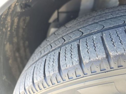 Used 2018 Dodge Grand Caravan SE w/ UConnect Hands-Free Group image 23