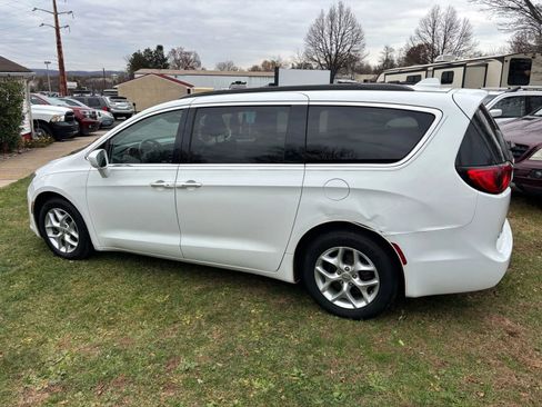 Used 2018 Chrysler Pacifica Touring Plus w/ Tire & Wheel Group image 9