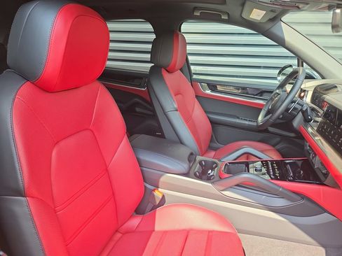 Certified 2025 Porsche Cayenne E-Hybrid AWD/4WD image 19