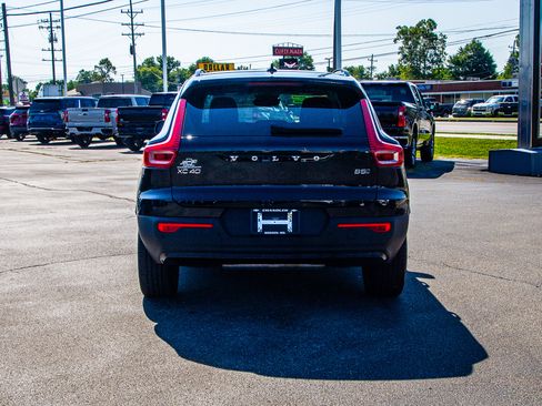 Used 2026 Volvo XC40 B5 Plus AWD/4WD image 6
