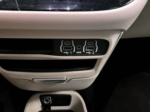 Used 2023 Chrysler Pacifica Touring-L FWD image 32