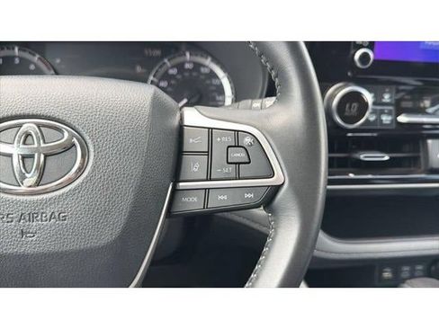 Certified 2025 Toyota Highlander LE FWD image 27
