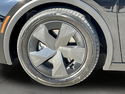 Used 2023 Toyota Prius Prime SE image 24