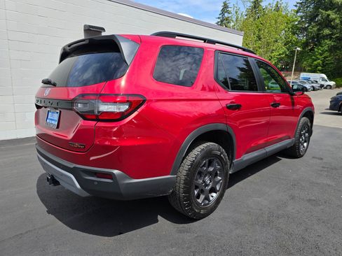 Used 2025 Honda Pilot TrailSport image 3