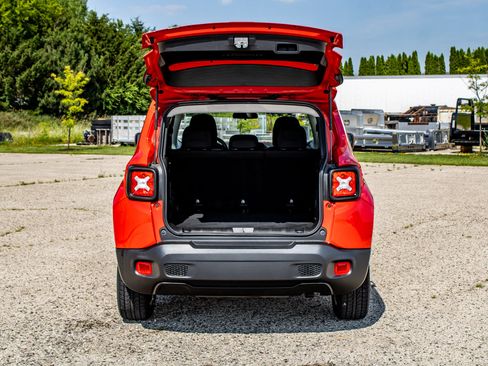 Used 2020 Jeep Renegade Latitude w/ Cold Weather Group AWD/4WD image 7