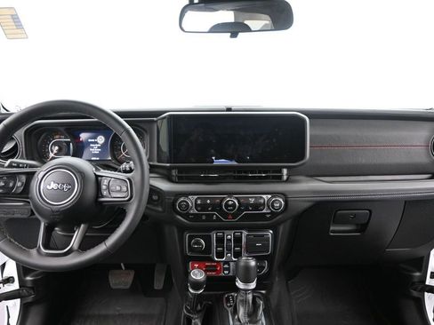 Used 2025 Jeep Wrangler Unlimited Rubicon w/ Convenience Group AWD/4WD image 25