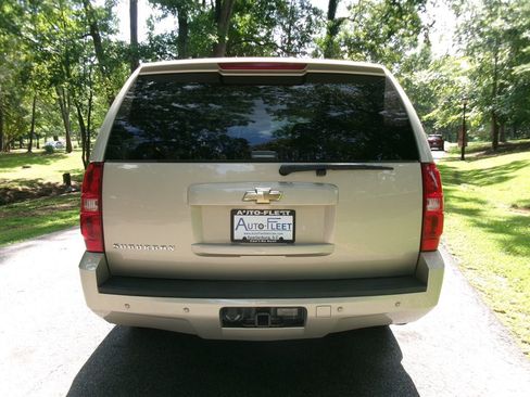 Used 2008 Chevrolet Suburban LT w/ LT Preferred Equipment Group RWD image 6