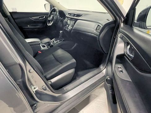 Used 2020 Nissan Rogue SV image 23